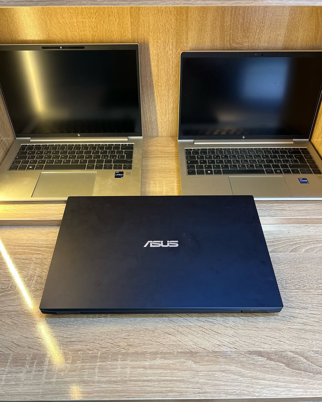 ASUS EXPERTBOOK 15 - Image 2