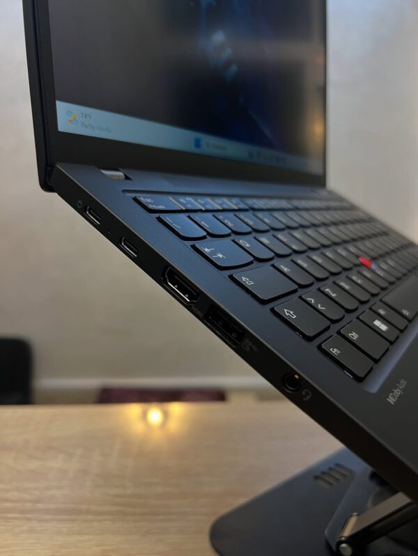 Lenovo Thinkpad T14S - Image 3