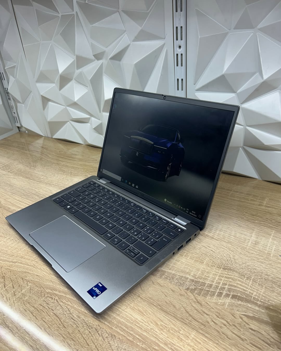 DELL latitude 7440 - Image 4