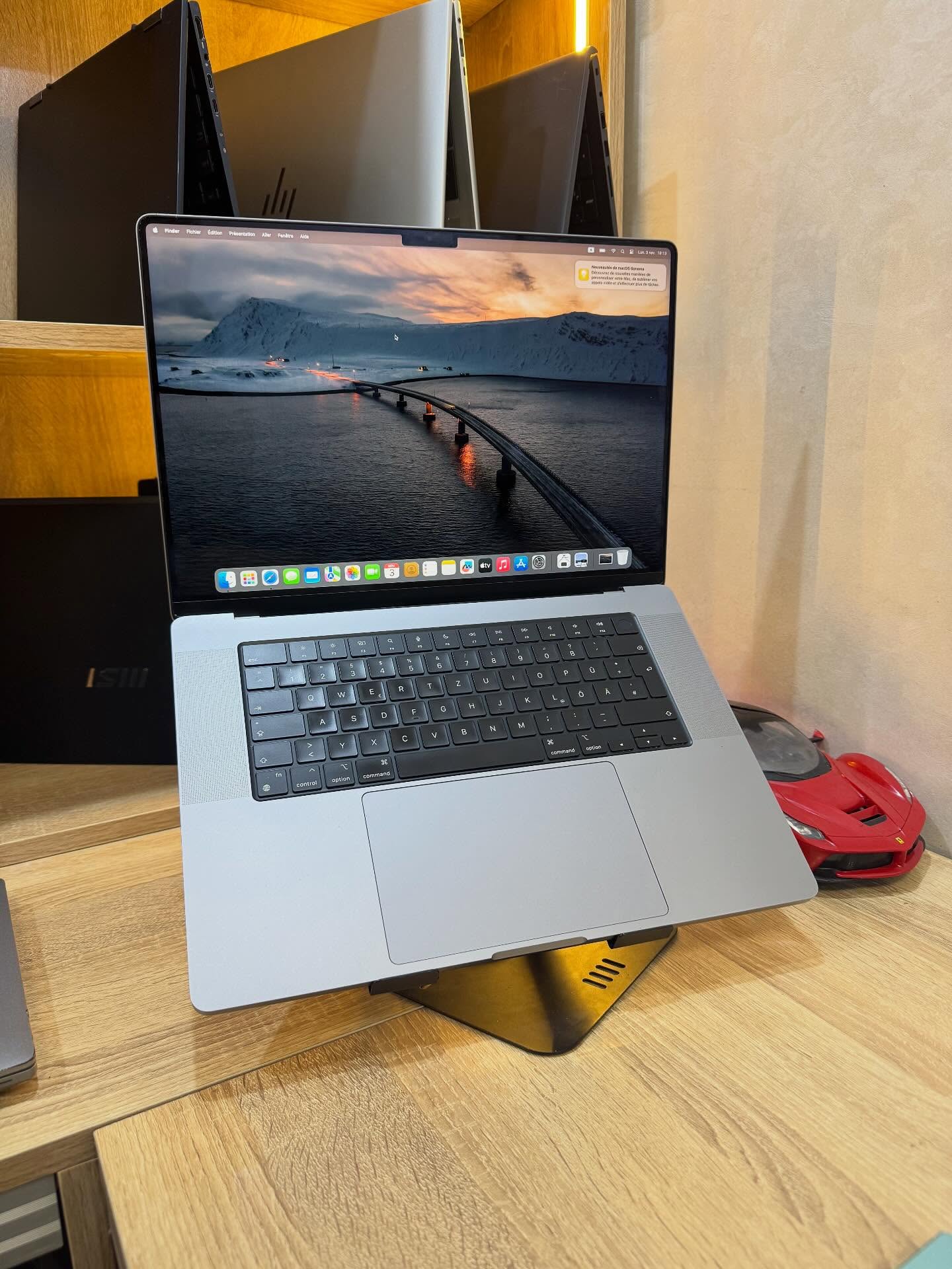 MACBOOK PRO 2023 16 Pouces