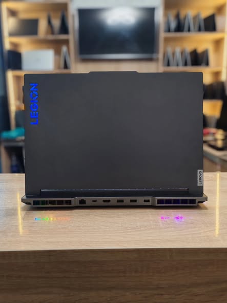 Lenovo Legion 7 - Image 3
